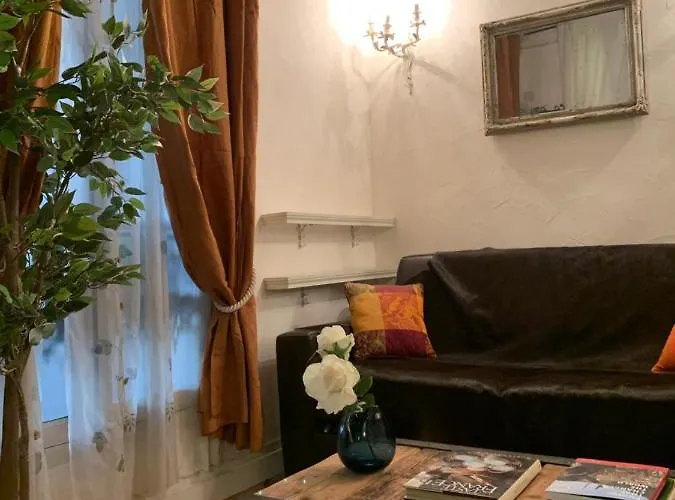 Charming Latin Quarter Duplex - Oi Collection Апартаменты *