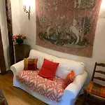 Charming Latin Quarter Duplex - Oi Collection Апартаменты *