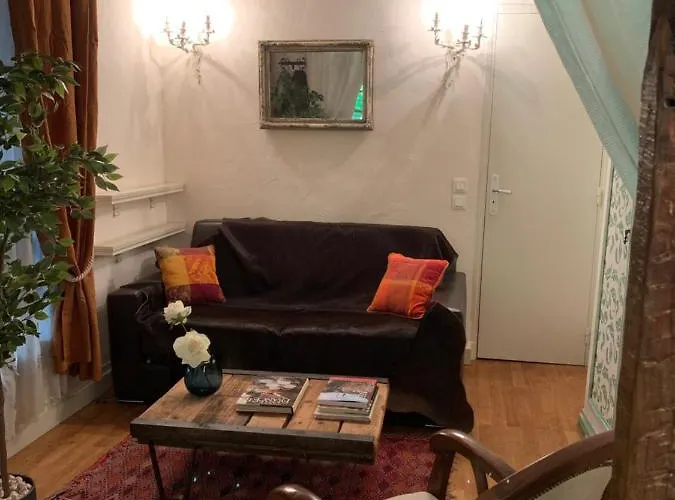 Charming Latin Quarter Duplex - Oi Collection